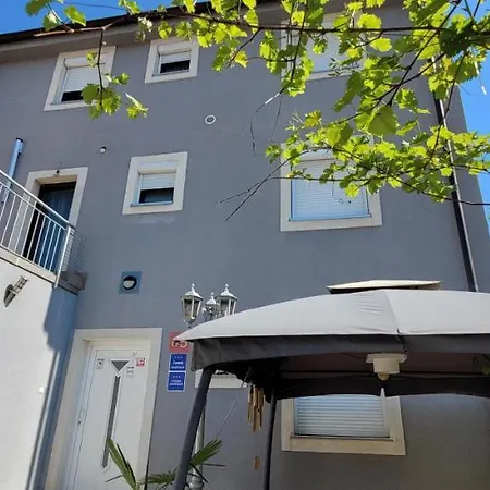 Twins Markovic Apartment