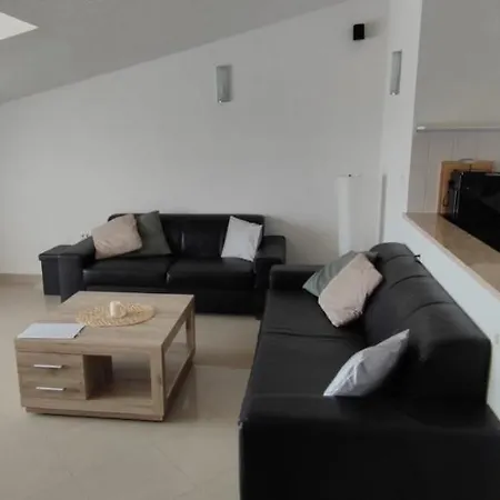 Twins Markovic Apartman *
